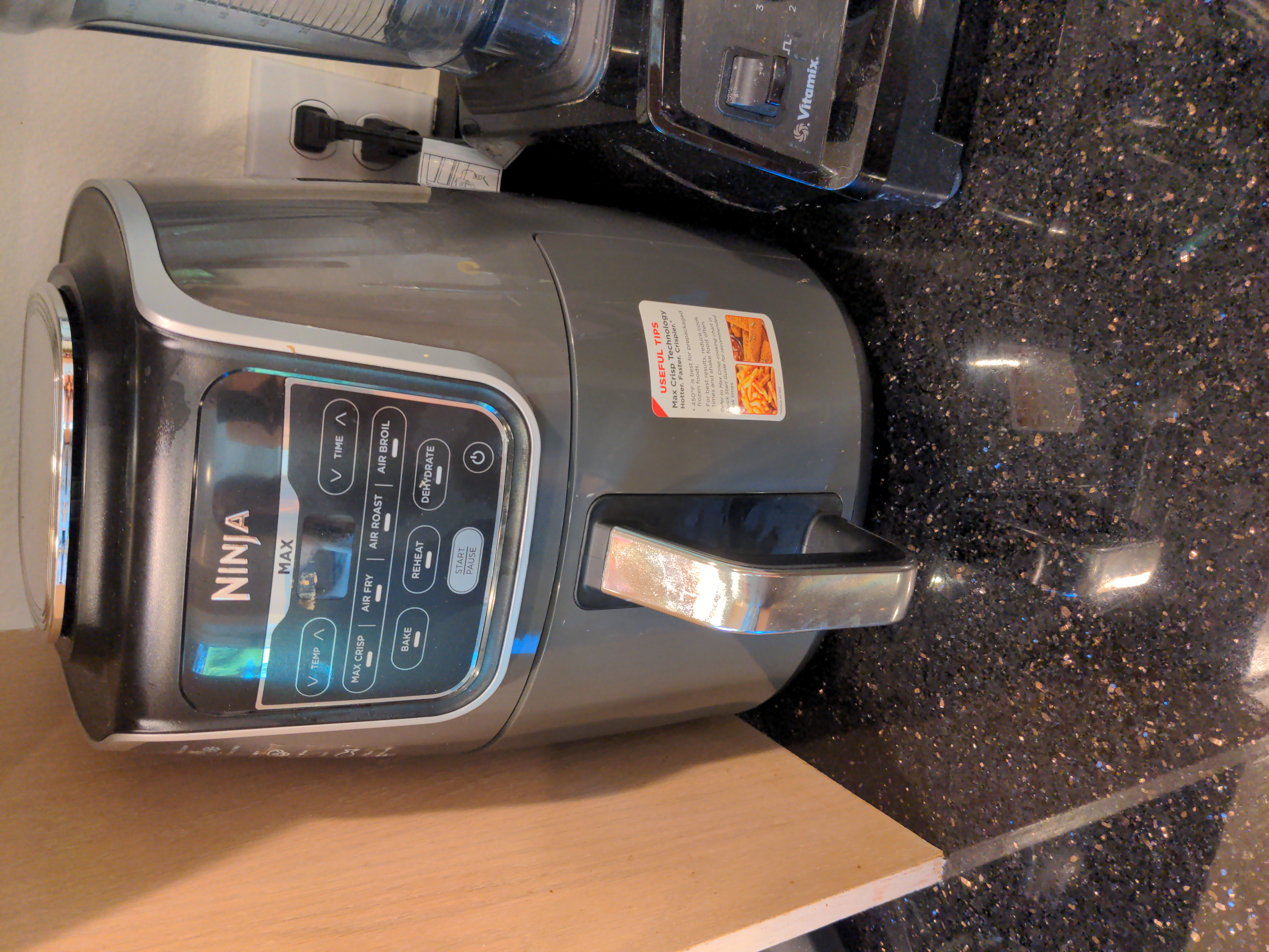 Ninja AF161 Max XL Air Fryer that Cooks, Crisps, Roasts, Bakes, Reheats & Dehydrates, 5.5 Quart