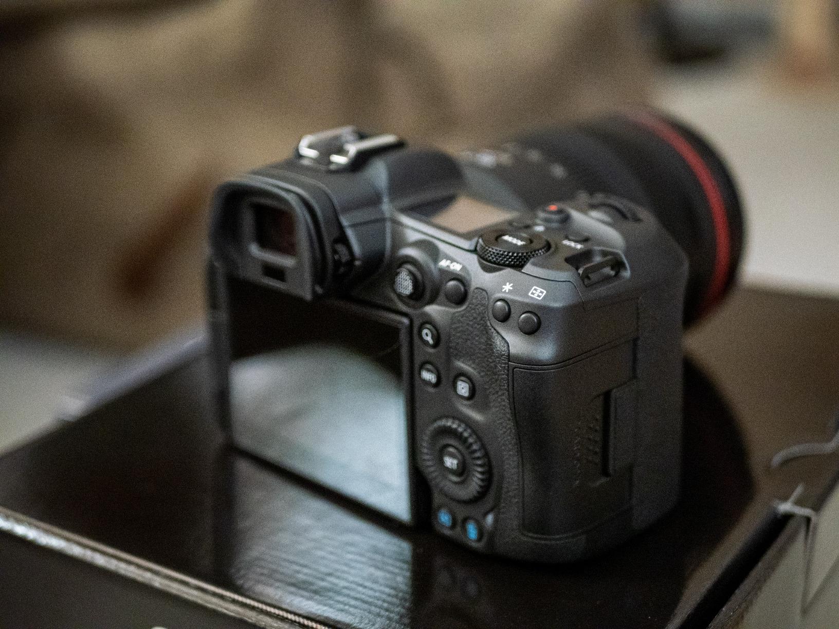 【Electronics】Canon EOS R5 Full-Frame Mirrorless Camera w/ RF24-105mm F4 L is USM Lens Kit - 8K Video(Body + Lens)