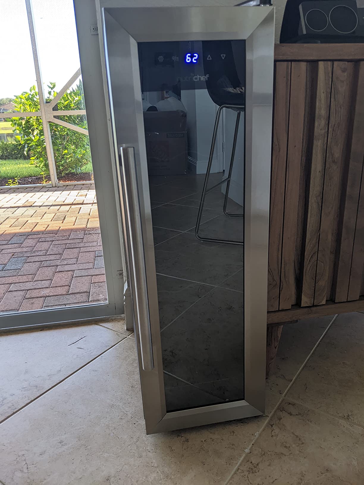 【Appliances】NutriChef PKCWC12 12 Bottle Cooler Refrigerator White and Red Countertop Chiller