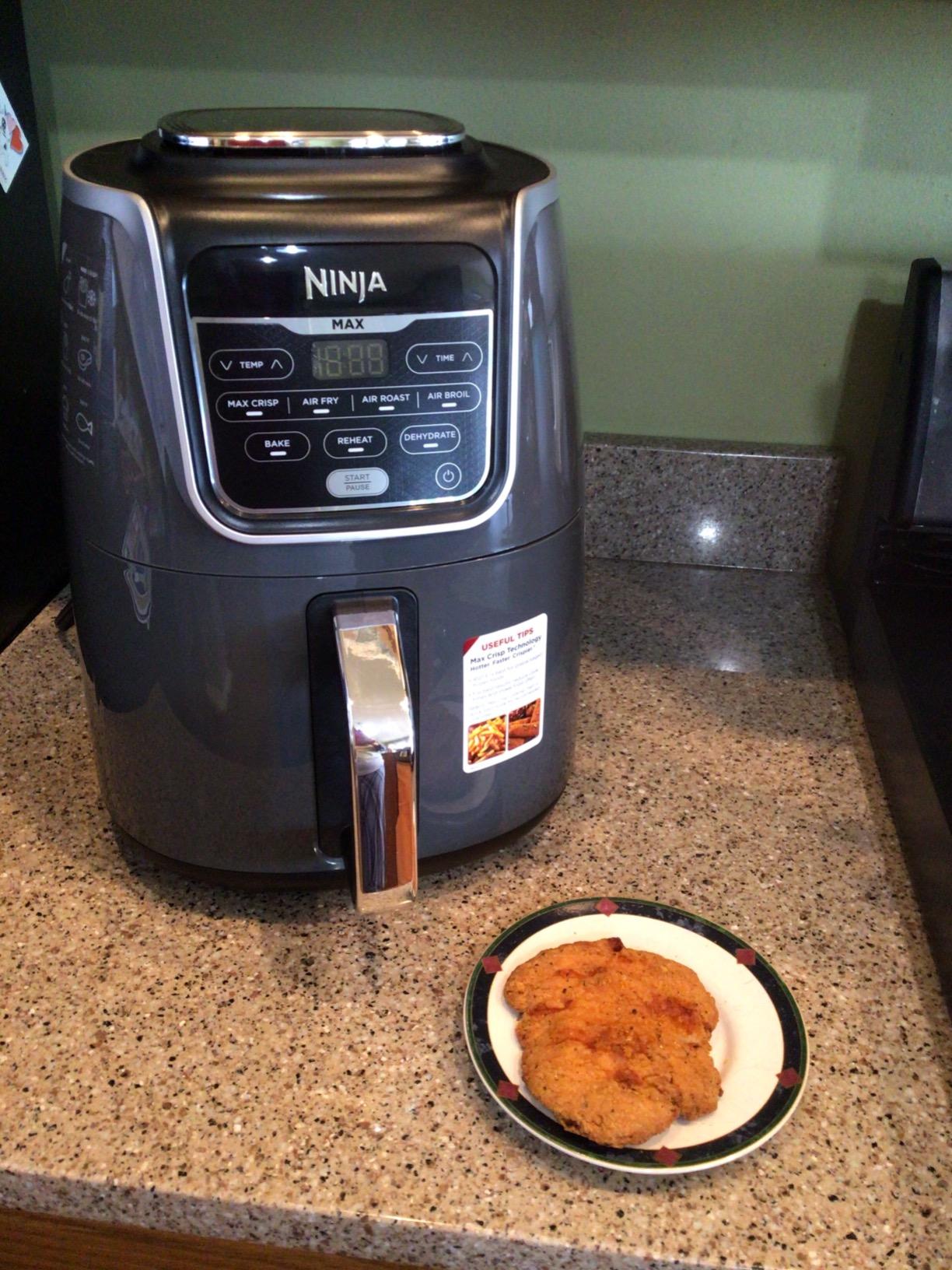 Ninja AF161 Max XL Air Fryer that Cooks, Crisps, Roasts, Bakes, Reheats & Dehydrates, 5.5 Quart