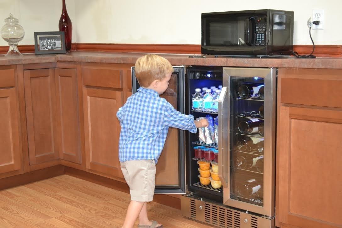 【Appliances】NewAir 24” Wine and Beverage Refrigerator and Cooler, 18 Bottle and 60 Can Capacity
