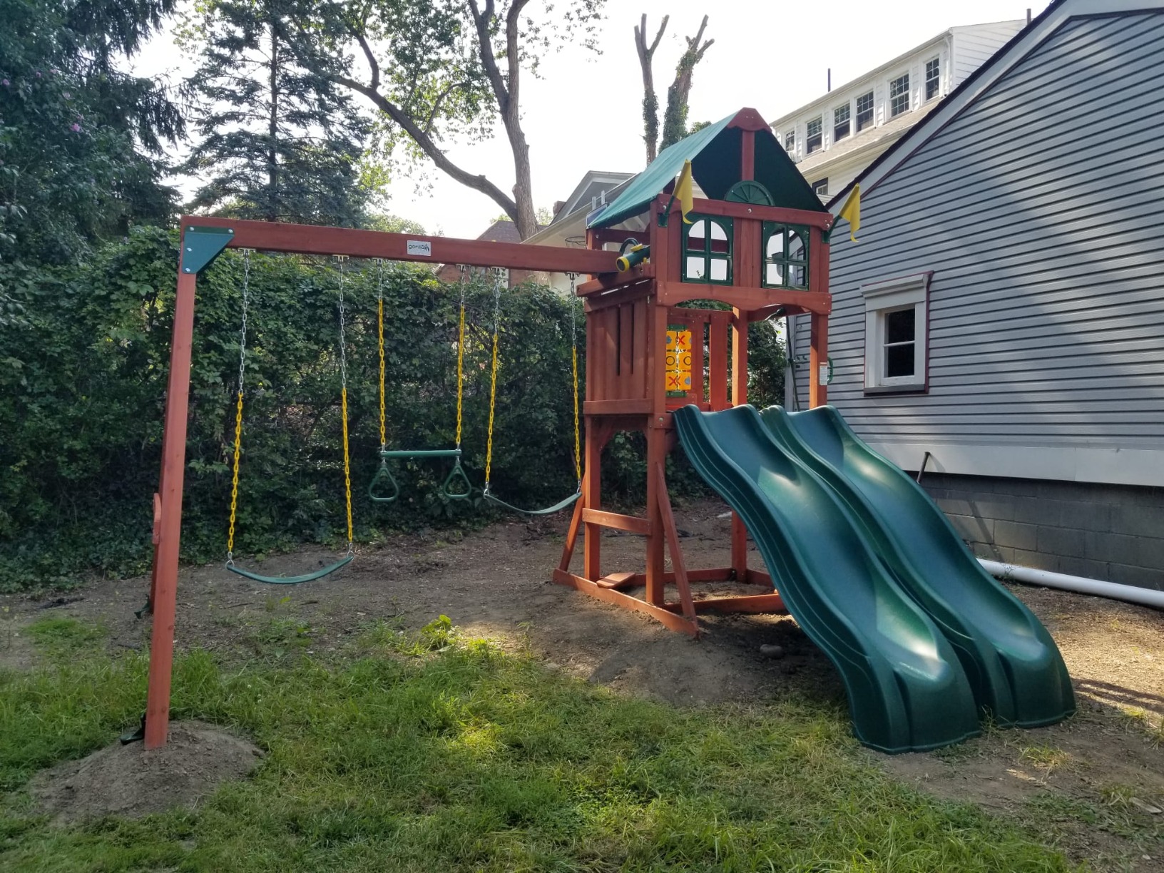 【Baby&Kids】Deluxe Wooden Swing Set with Vinyl Canopy Roof, Dual Wave Slides, and Rock Climbing Wall