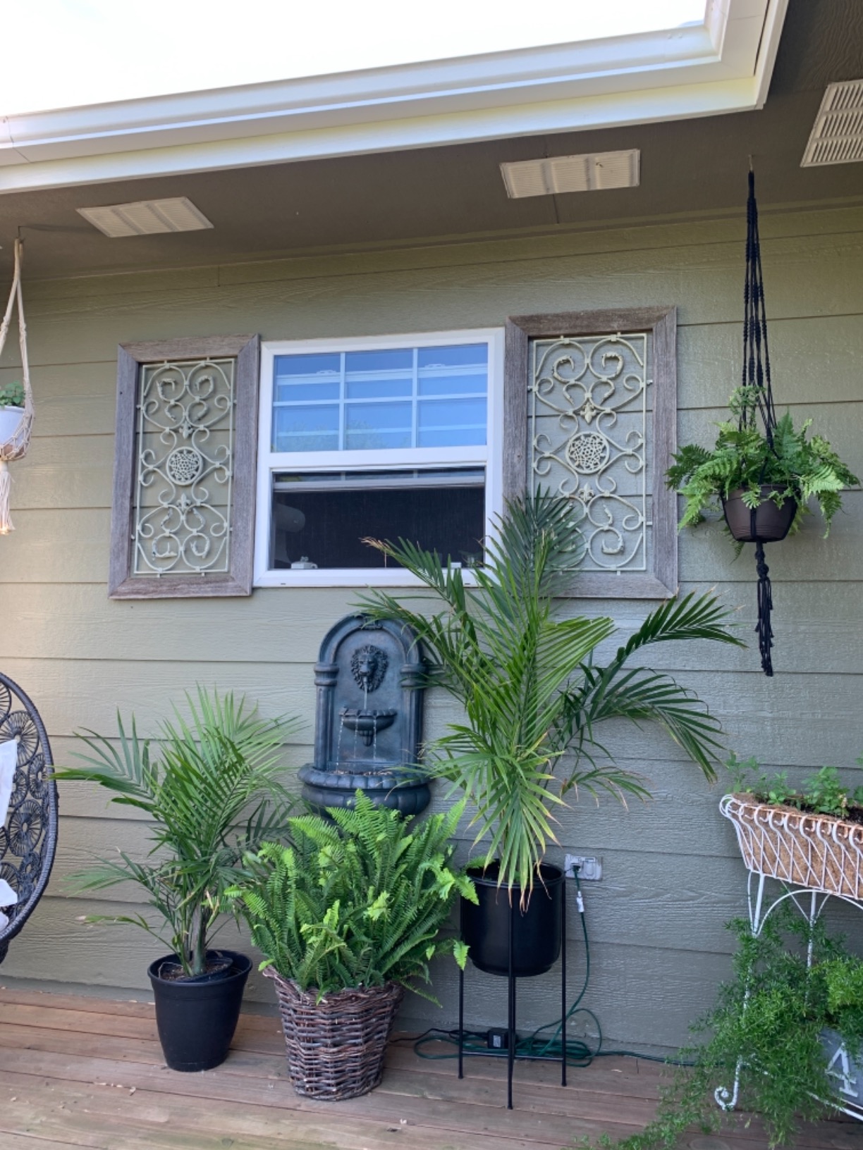 【Décor】Royal Lion Head Light Weight Wall Waterfall Fountain with LED Lights & Pump for Outdoor Patio Garden Backyard