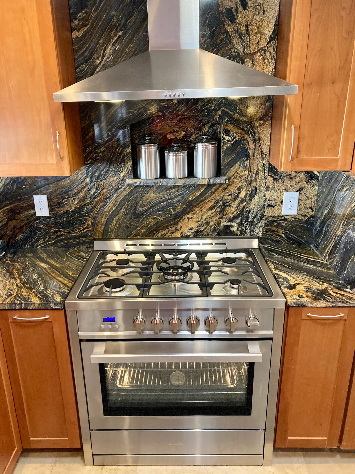 【Appliances】36 in. Gas Range with 5 Burner Cooktop, 3.8 cu. ft. Capacity Rapid Convection Oven with 5 Functions