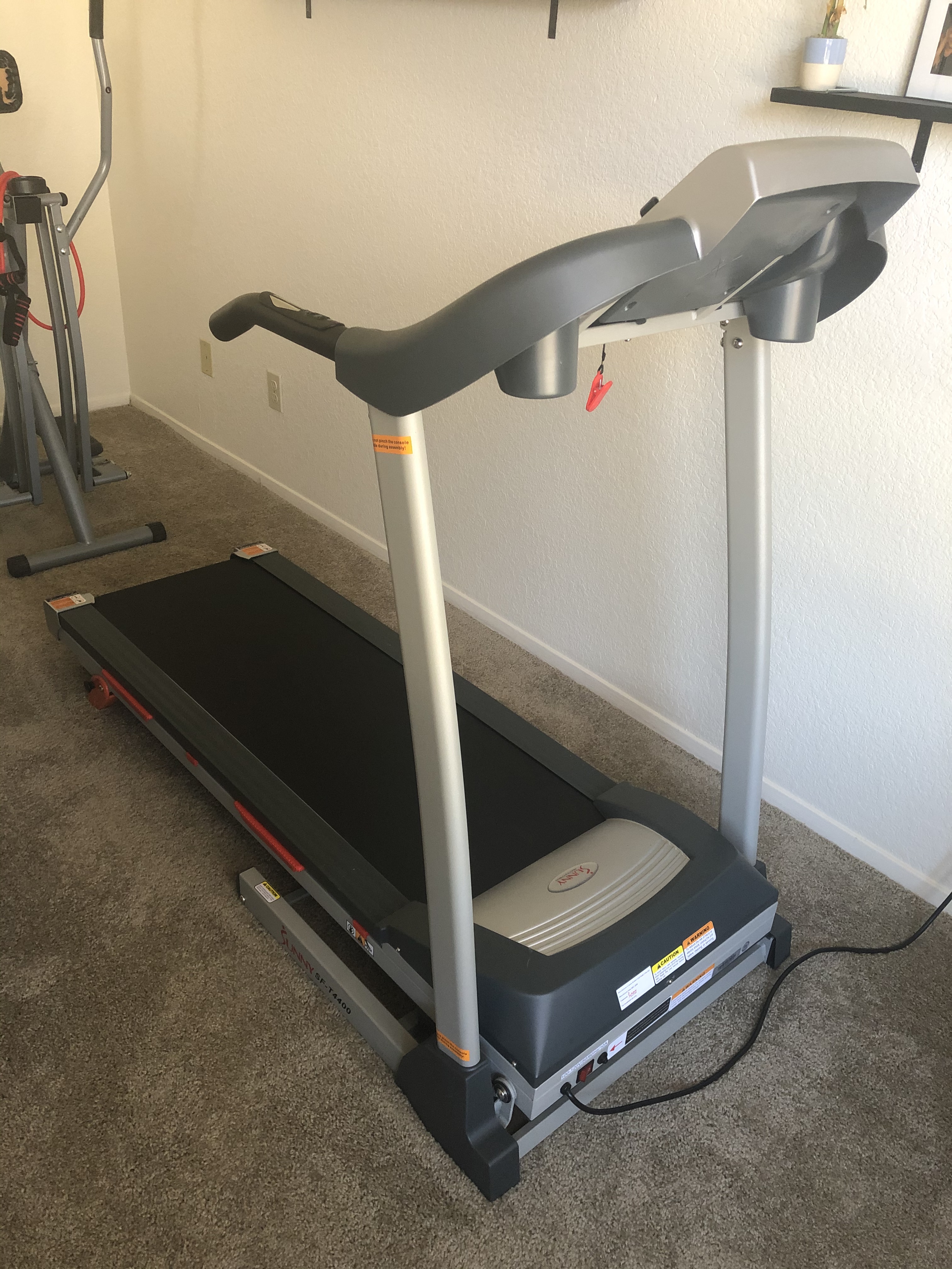 【Sports&Outdoors】Folding Incline Treadmill with Optional Exclusive SunnyFit App & Smart Bluetooth Connectivity