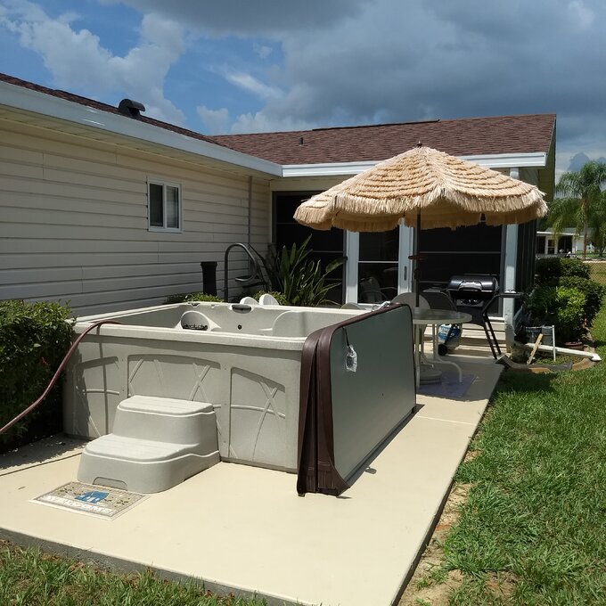 【Sports&Outdoors】Lifesmart Spas Lifesmart 5 - Person 28 - Jet Rectangular Plug & Play Hot Tub with Ozonator