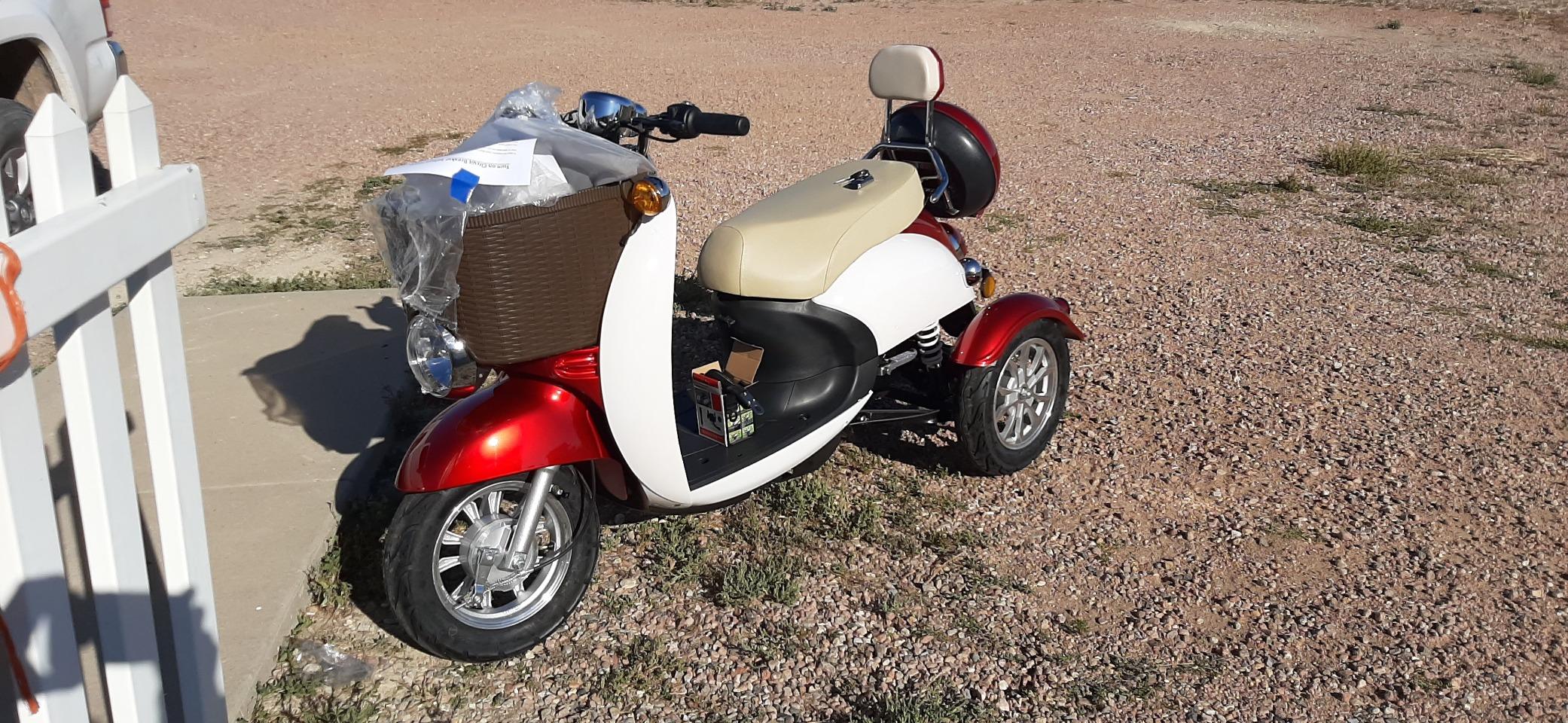 【Sports&Outdoors】EWheels EW-11 Sports Mobility Recreational Euro Type Scooter 3 Wheels