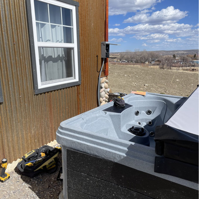 【Sports&Outdoors】Ohana Spas Soothe LS 6-Person 70 - Jet Square Hot Tub with Heater. Ozone and Ice Bucket