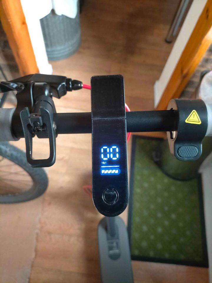 【Sports&Outdoors】AOVOPRO ELECTRIC SCOOTER M365