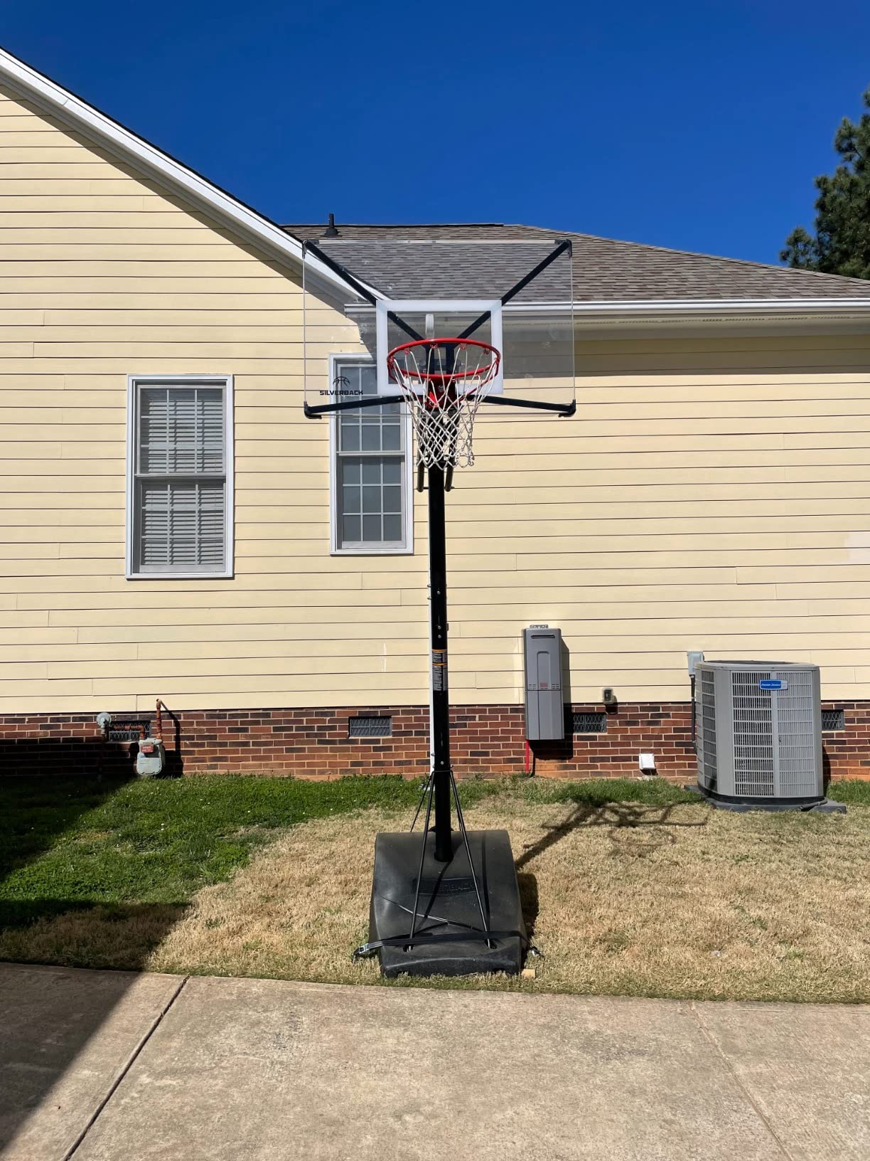【Sports&Outdoors】Portable Height-Adjustable Basketball Hoop Assembles in 90 Minutes - Easy Lift & Roll Basketball Goal