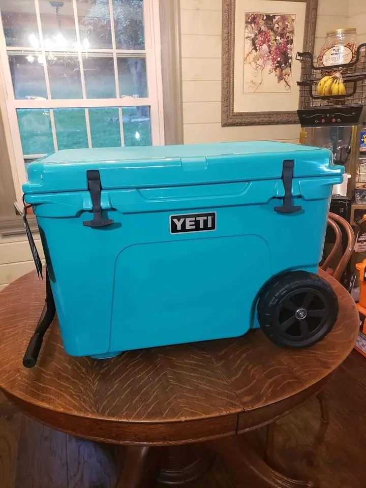 YETI TUNDRA HAUL PORTABLE WHEEL COOLER