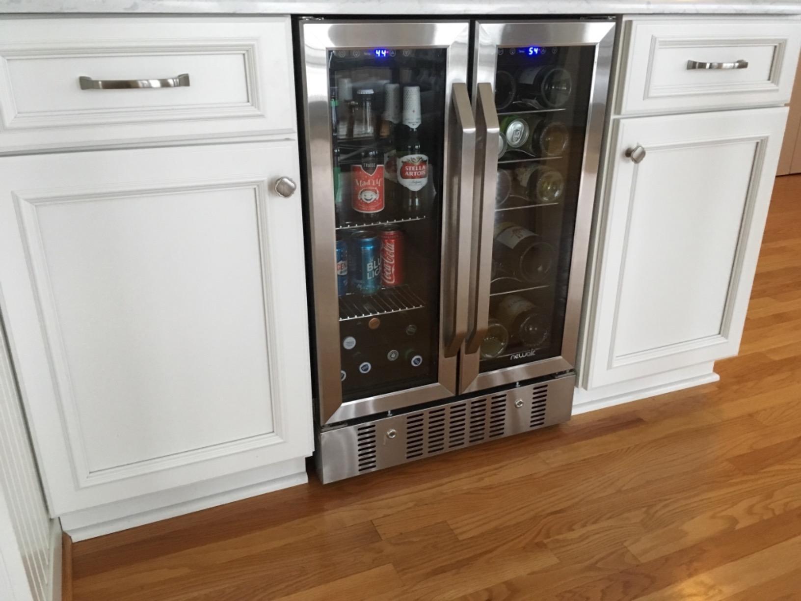 【Appliances】NewAir 24” Wine and Beverage Refrigerator and Cooler, 18 Bottle and 60 Can Capacity