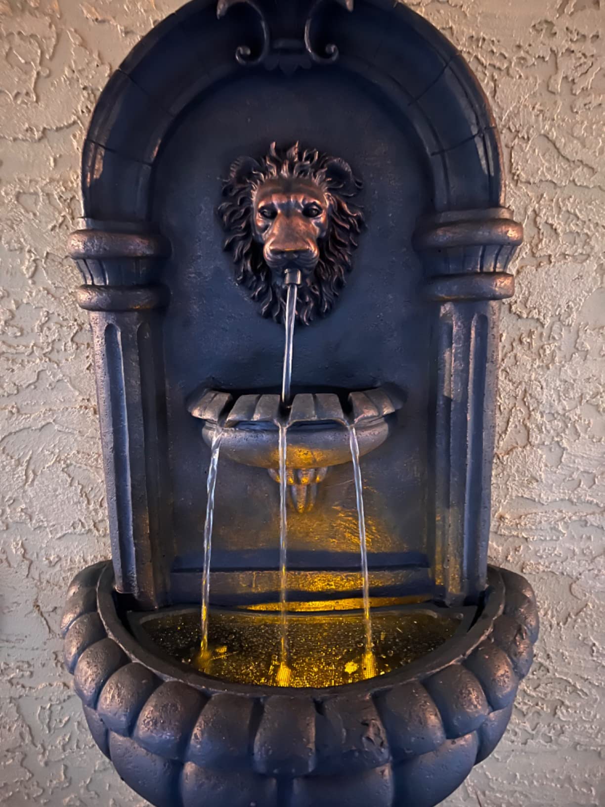 【Décor】Royal Lion Head Light Weight Wall Waterfall Fountain with LED Lights & Pump for Outdoor Patio Garden Backyard
