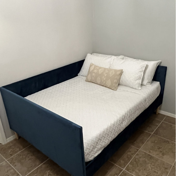 【Furniture】Chadlee Upholstered Daybed