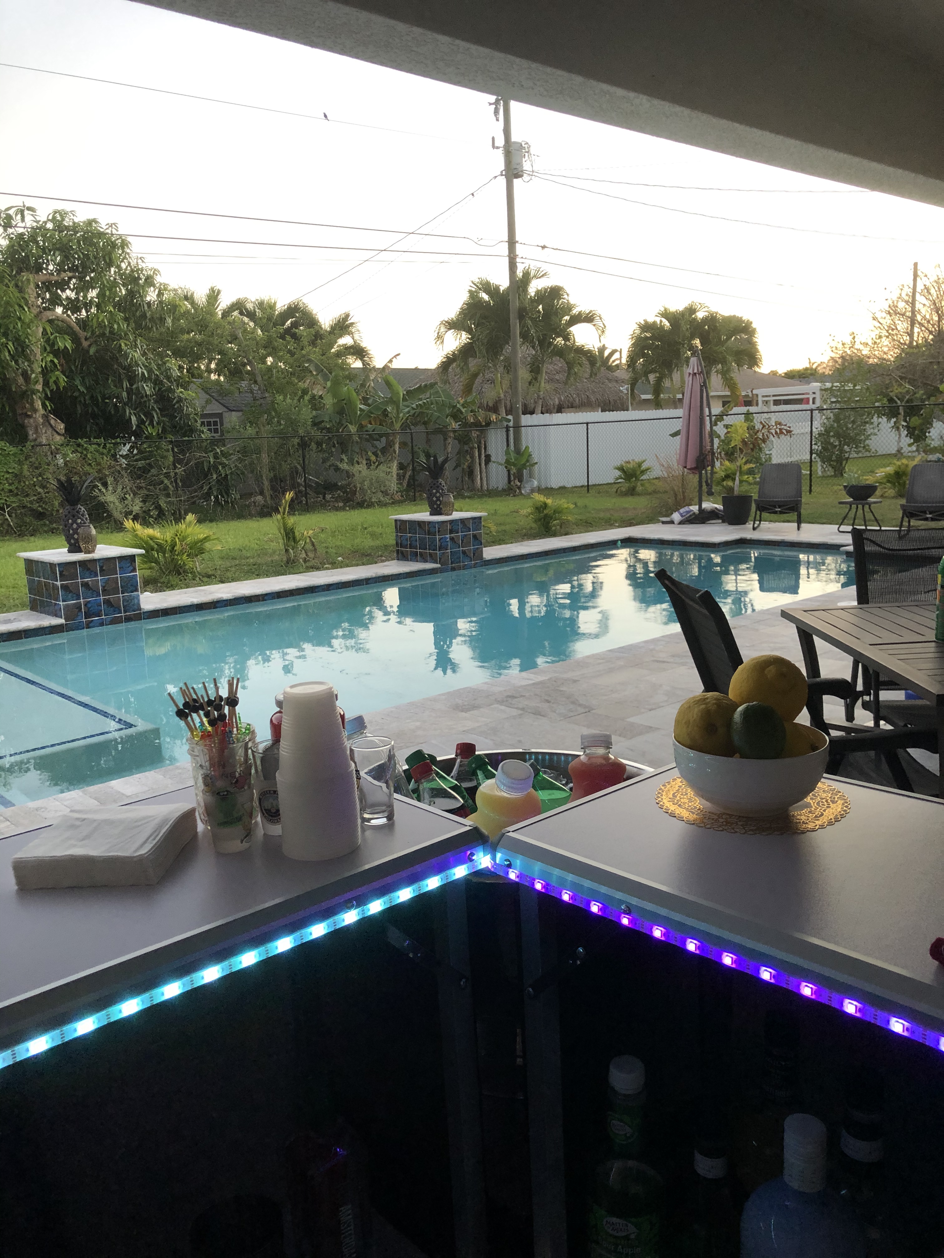 【Furniture】Folding Portable Party Bar w/Color-Changing LED Lights, Black & Hawaiian Bar Skirts & Storage Shelf