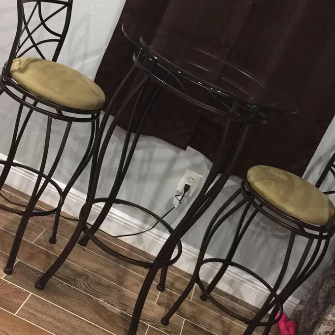 【Furniture】Fretwell 2 - Person Bar Height Dining Set