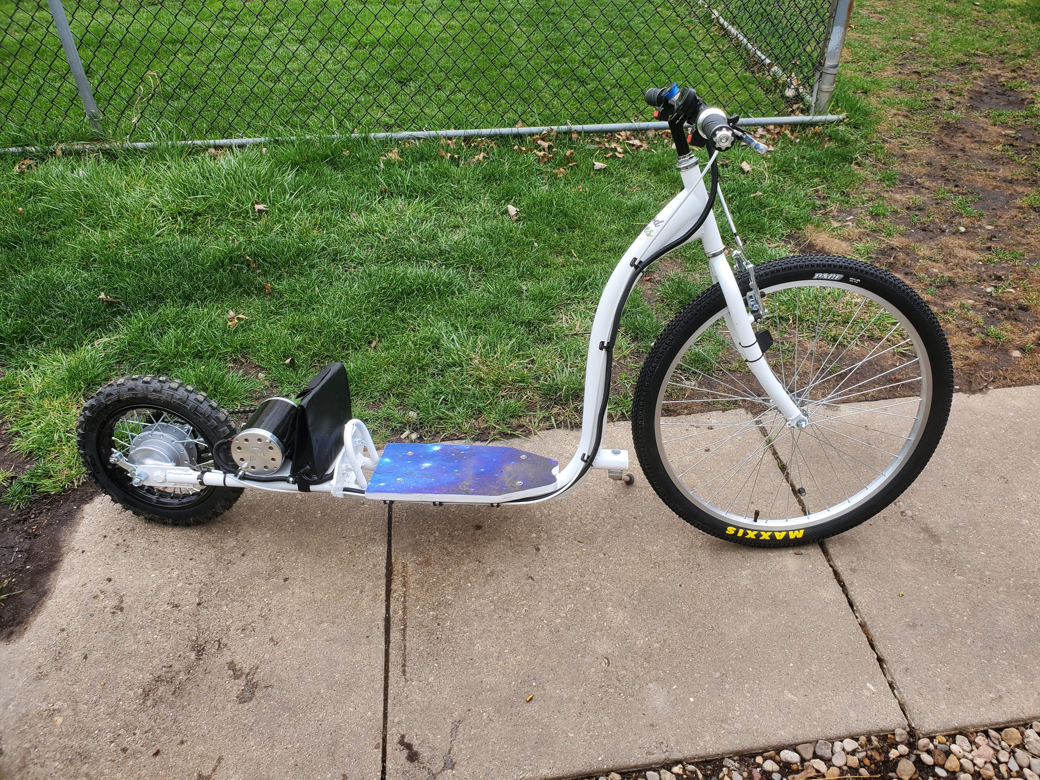 【Sports&Outdoors】Adult Scooter, 26-Inch Alloy Linear Pull Brakes, Steel Frame