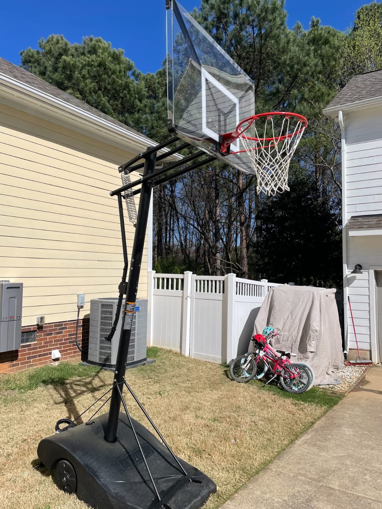 【Sports&Outdoors】Portable Height-Adjustable Basketball Hoop Assembles in 90 Minutes - Easy Lift & Roll Basketball Goal