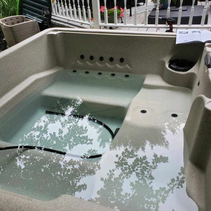 【Sports&Outdoors】Lifesmart Spas Lifesmart 5 - Person 28 - Jet Rectangular Plug & Play Hot Tub with Ozonator