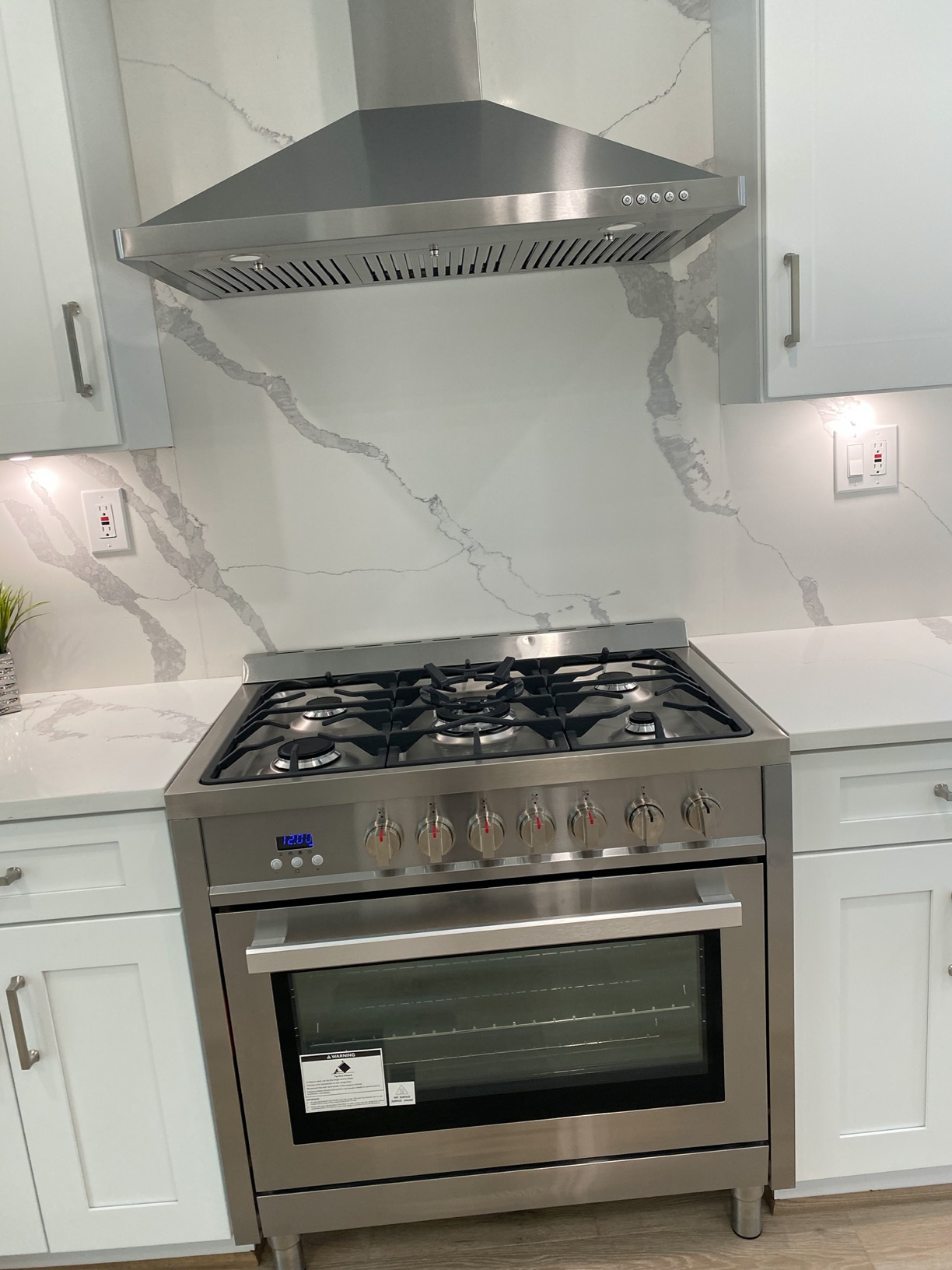 【Appliances】36 in. Gas Range with 5 Burner Cooktop, 3.8 cu. ft. Capacity Rapid Convection Oven with 5 Functions