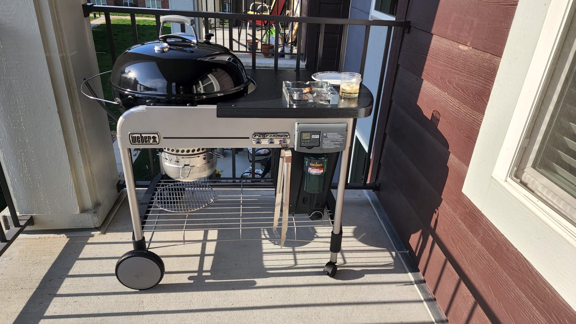 【Appliances】Weber Performer Deluxe Charcoal Grill, 22-Inch, Touch-N-Go Gas Ignition System