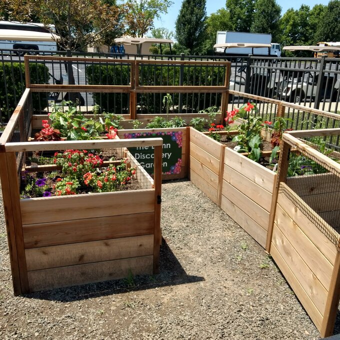 【Home&Garden】8x8 ft Cedar Garden in a Box