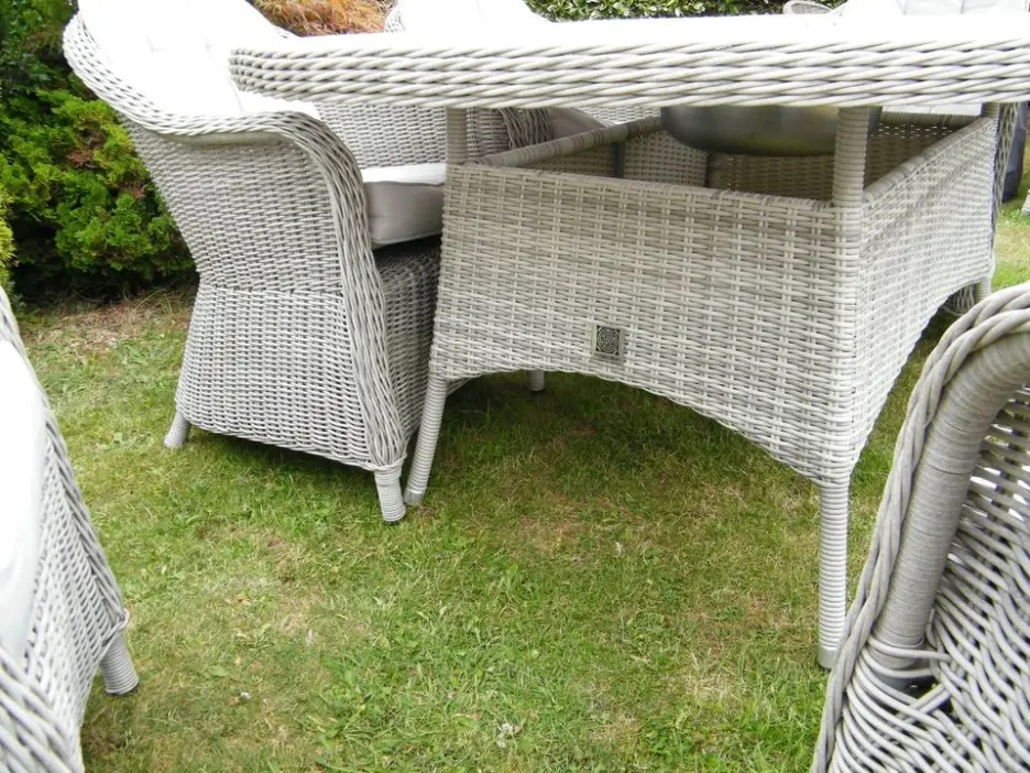 Stunning Maze Rattan 6 Seater Dining Set with Ice Bucket
