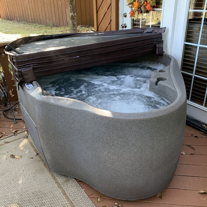 【Sports&Outdoors】Aquarest Spas, 2 - Person 20 - Jet Oval Plug And Play Hot Tub with Ozonator