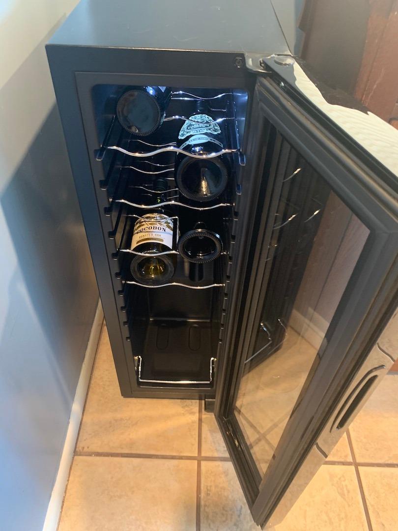 【Appliances】NutriChef PKCWC12 12 Bottle Cooler Refrigerator White and Red Countertop Chiller