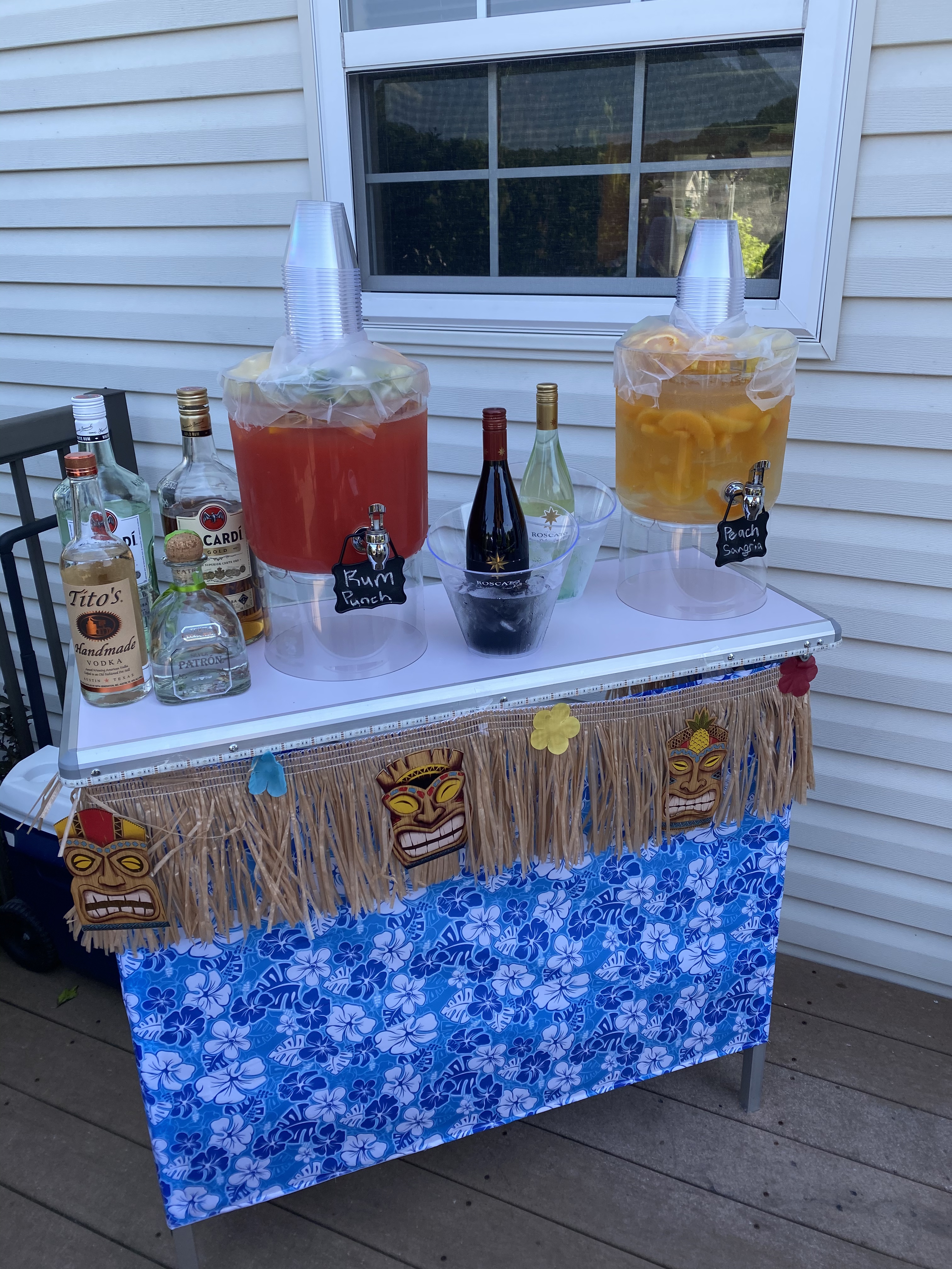 【Furniture】Folding Portable Party Bar w/Color-Changing LED Lights, Black & Hawaiian Bar Skirts & Storage Shelf