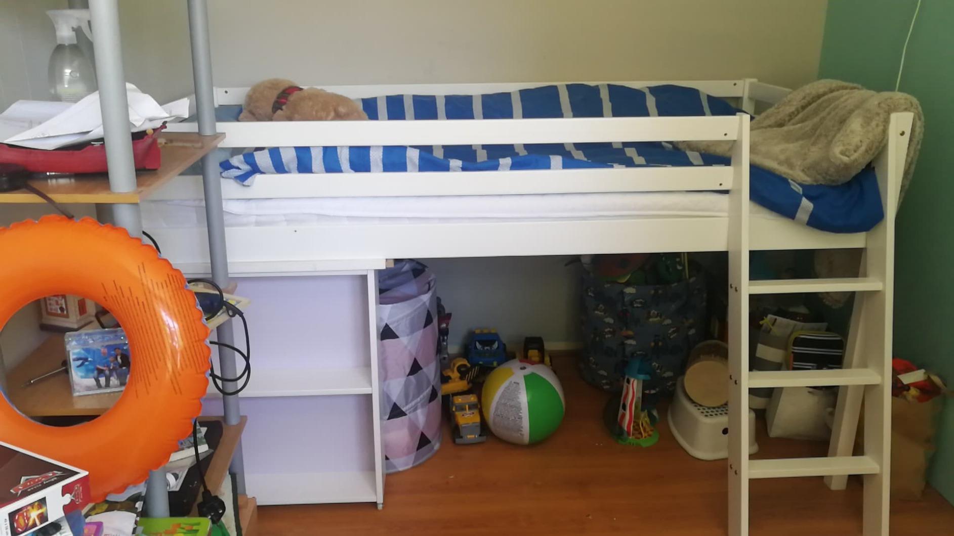 【Furniture】Midsleeper Cabin Bed with Pull-Out Desk - White