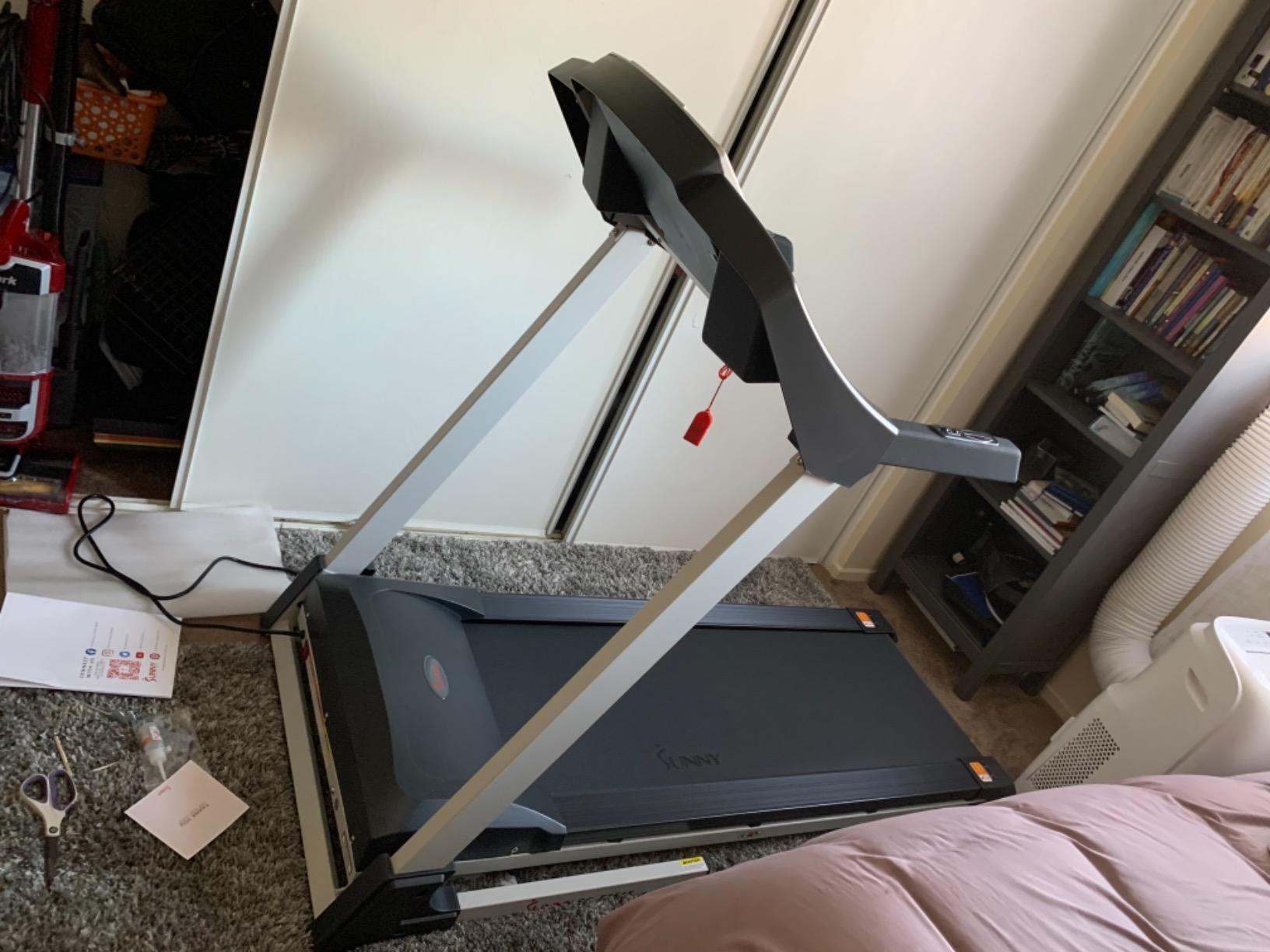 【Sports&Outdoors】Smart Treadmill with Auto Incline, Speakers, Bluetooth, LCD & Pulse Monitor, Phone Function