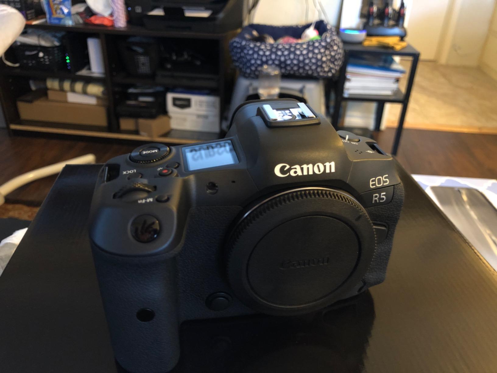 【Electronics】Canon EOS R5 Full-Frame Mirrorless Camera w/ RF24-105mm F4 L is USM Lens Kit - 8K Video(Body + Lens)