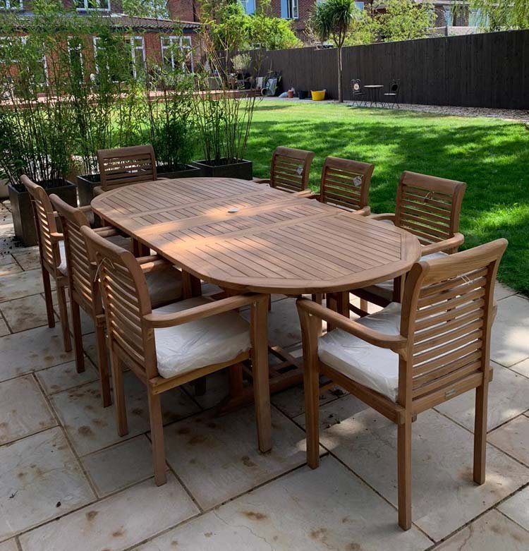 【Home&Garden】【BS】Regal oval double extending table, 8 x teak stacking chairs, free parasol and cushions