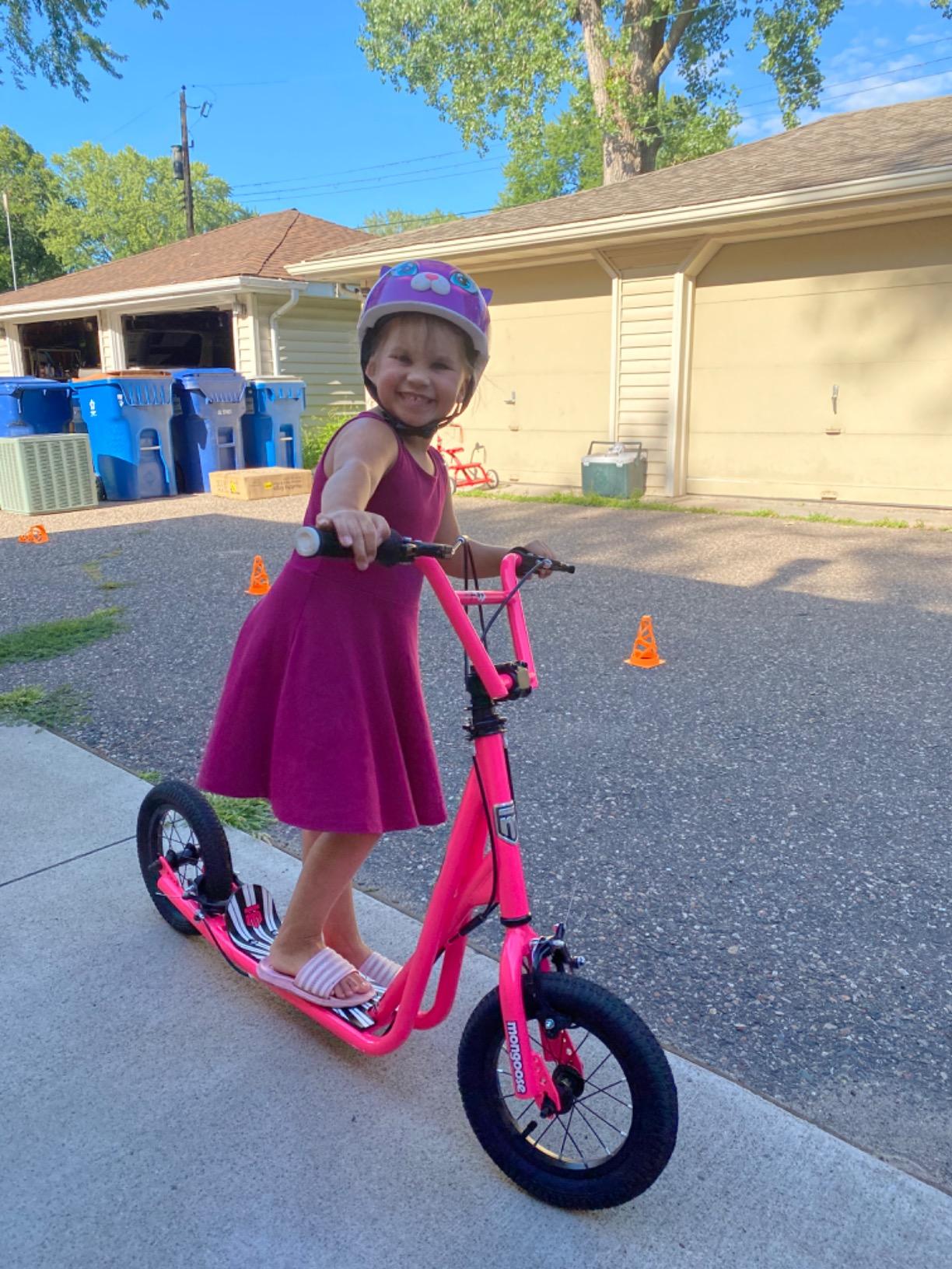 【Sports&Outdoors】Expo Youth Scooter, Front and Rear Caliper Brakes, Rear Axle Pegs, 12-Inch Inflatable Wheels