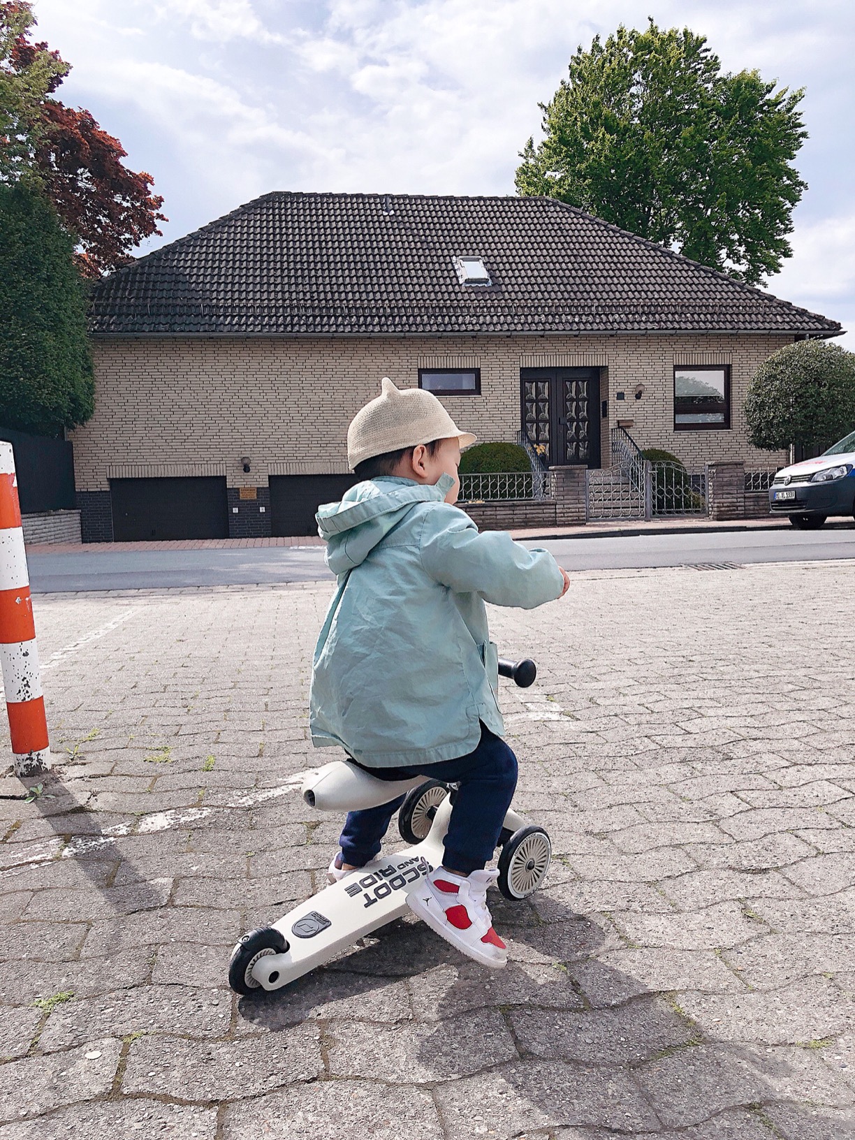 【Sports&Outdoors】Children Adjustable Seated or Standing 2-in-1 Scooter Including Safety Pad for Tip Prevention