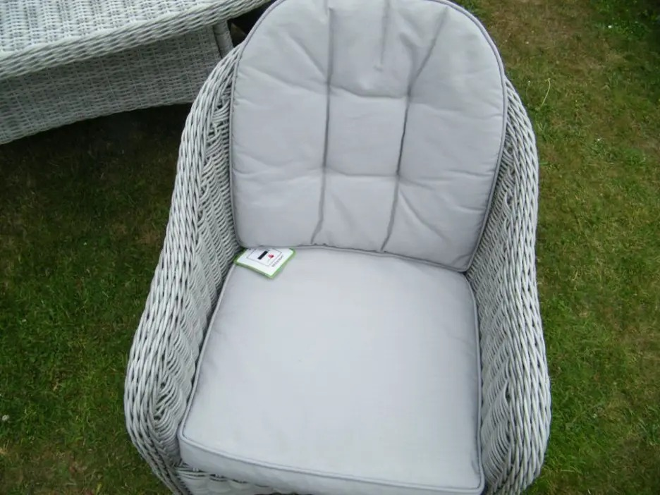 Stunning Maze Rattan 6 Seater Dining Set with Ice Bucket