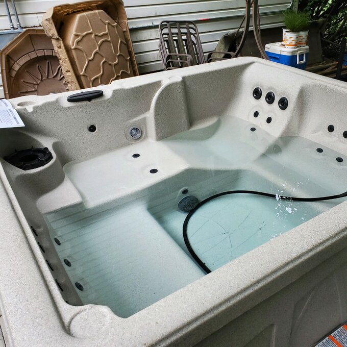 【Sports&Outdoors】Lifesmart Spas Lifesmart 5 - Person 28 - Jet Rectangular Plug & Play Hot Tub with Ozonator