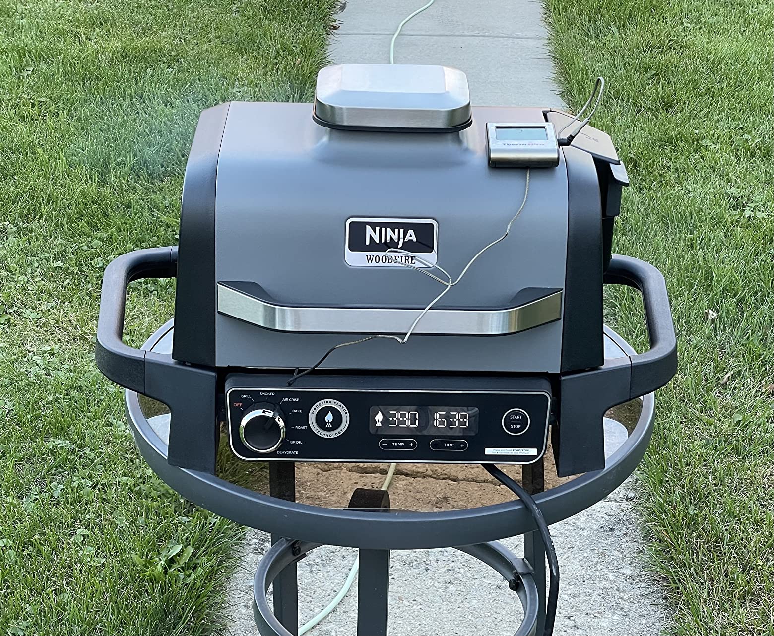 【Appliances】Ninja OG701 Woodfire Outdoor Grill, 7-in-1 Master Grill, BBQ Smoker & Outdoor Air Fryer plus Bake