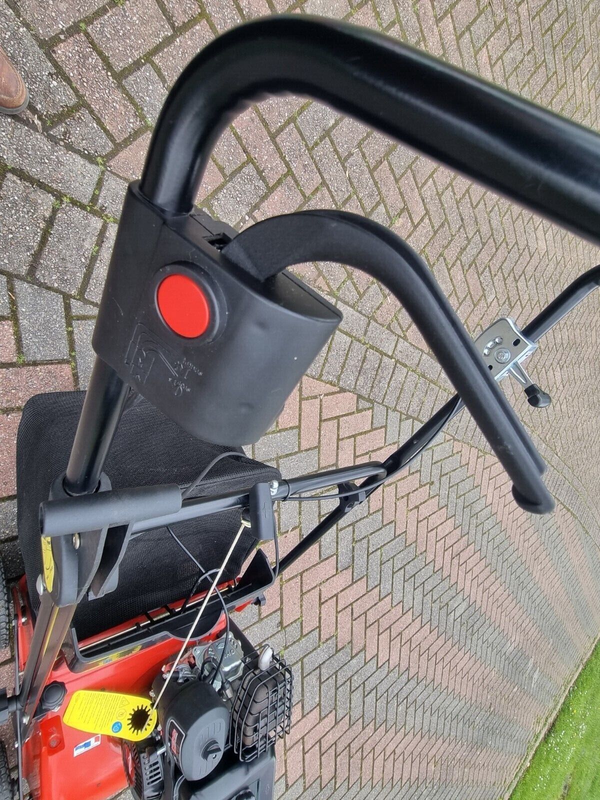 Petrol Lawn Scarifier, 550 Series 127cc Engine