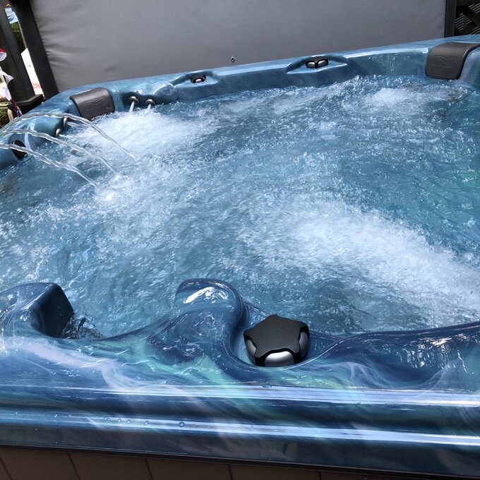 【Sports&Outdoors】American Spas 7 - Person 56 - Jet Acrylic Square Hot Tub with Ozonator and Built-In Speaker