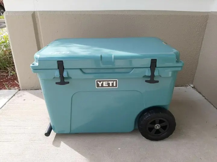 YETI TUNDRA HAUL PORTABLE WHEEL COOLER