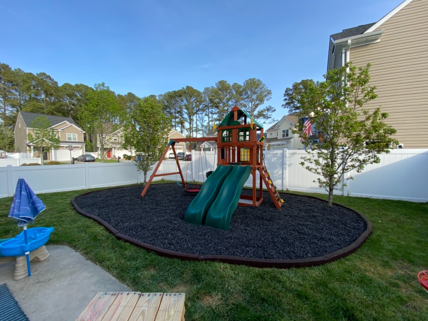 【Baby&Kids】Deluxe Wooden Swing Set with Vinyl Canopy Roof, Dual Wave Slides, and Rock Climbing Wall