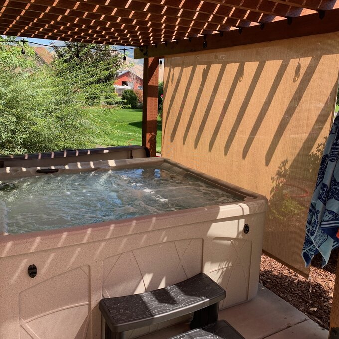 【Sports&Outdoors】Lifesmart Spas Lifesmart 5 - Person 28 - Jet Rectangular Plug & Play Hot Tub with Ozonator