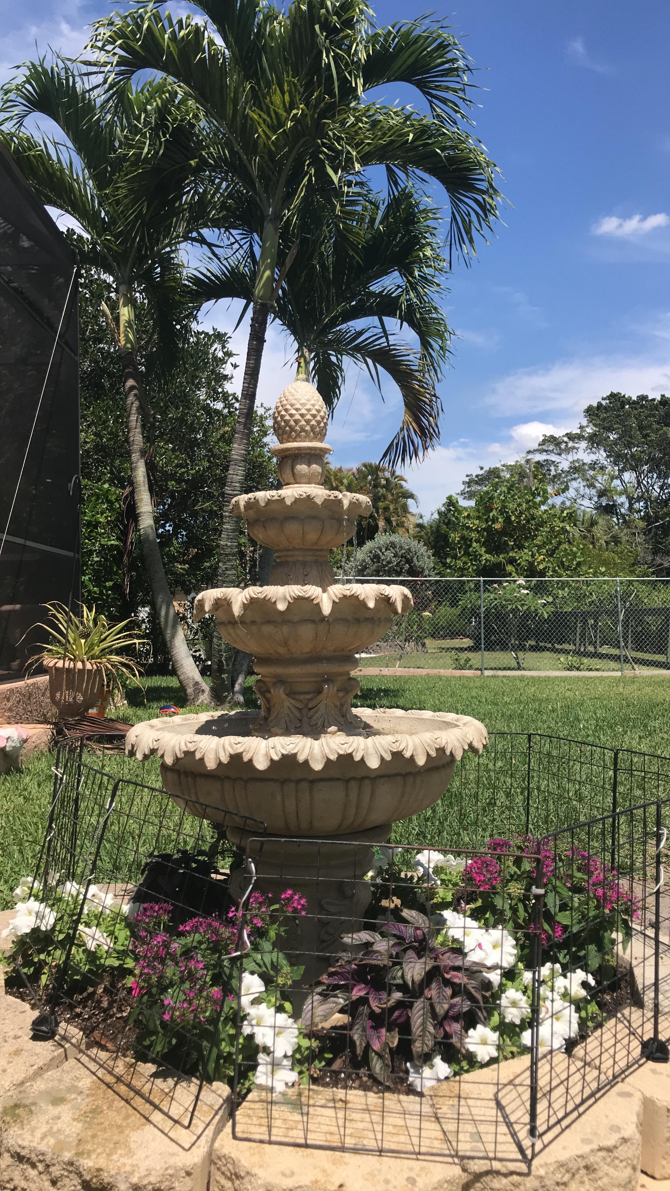 【Décor】Kenroy Home Ibiza Water Fountain, Outdoor Floor Fountain, Sandstone