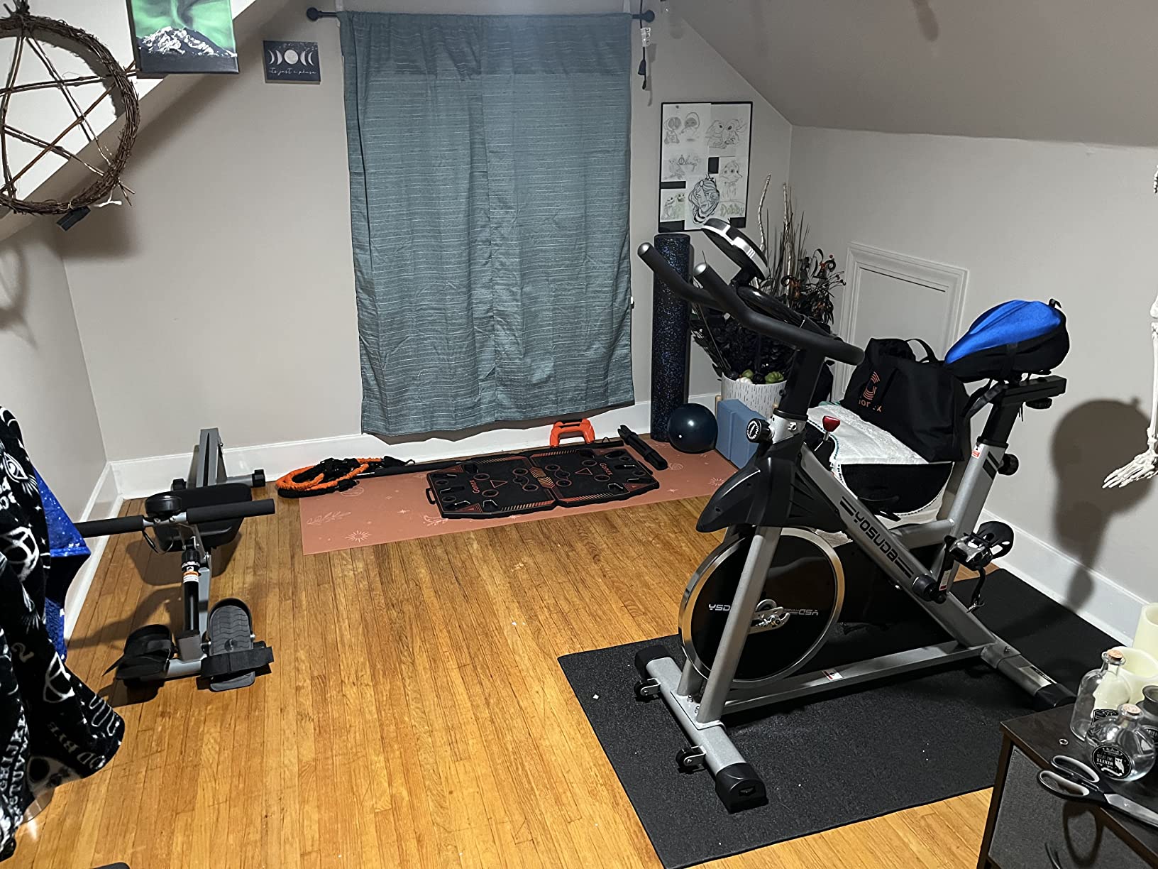 【Sports&Outdoors】Indoor Cycling Bike Stationary Bike - Cycle Bike with Ipad Mount & Comfortable Seat Cushion