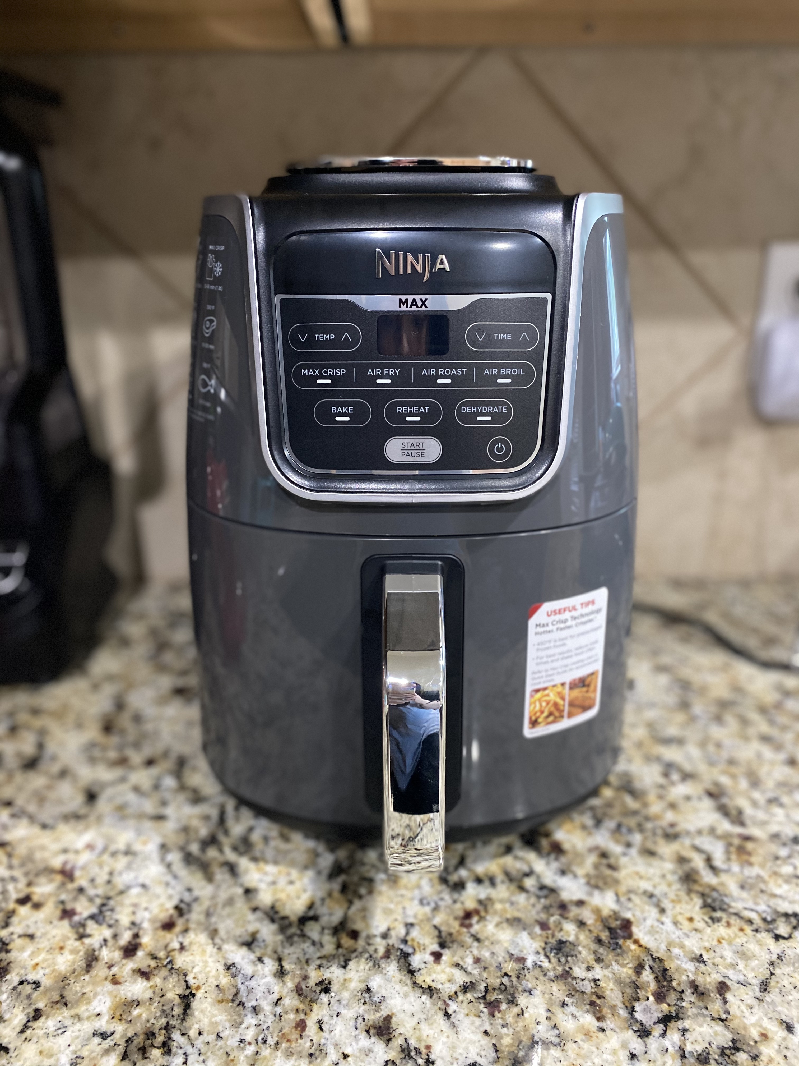 Ninja AF161 Max XL Air Fryer that Cooks, Crisps, Roasts, Bakes, Reheats & Dehydrates, 5.5 Quart