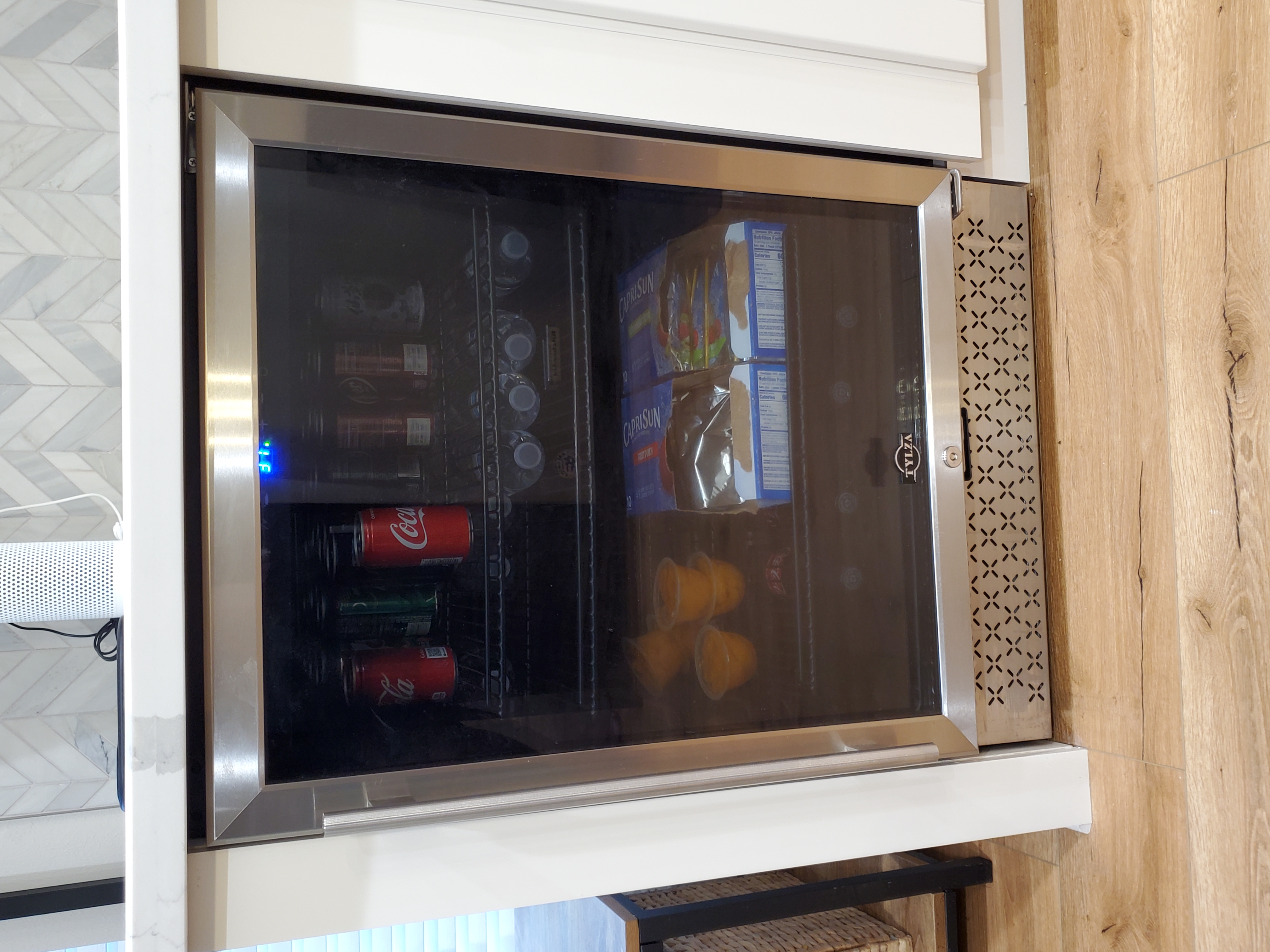 【Appliances】Tylza Beverage Refrigerator 24 Inch, 190 Can Built-in/Freestanding Beverage Cooler Fridge