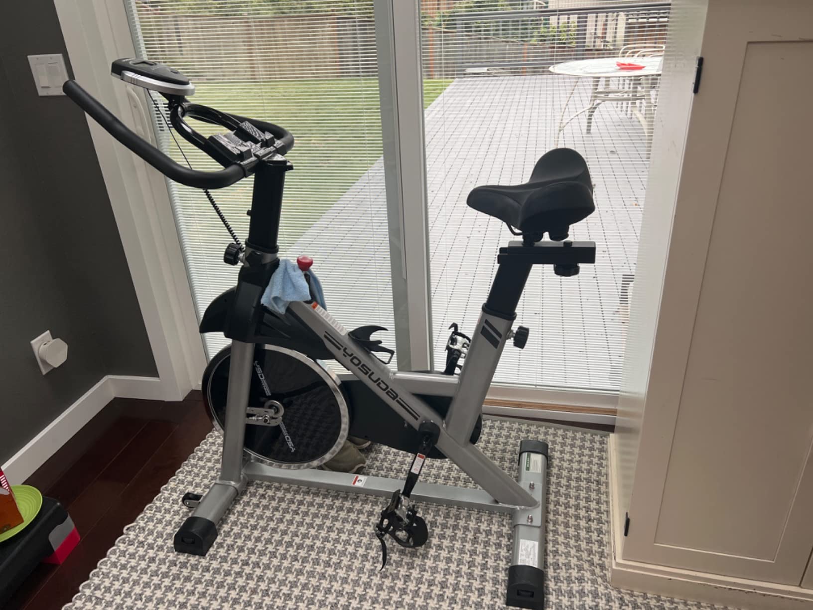 【Sports&Outdoors】Indoor Cycling Bike Stationary Bike - Cycle Bike with Ipad Mount & Comfortable Seat Cushion