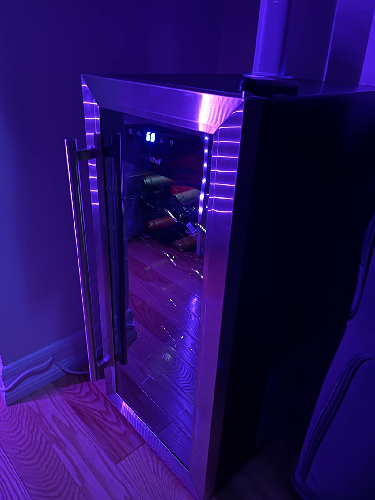 【Appliances】NutriChef PKCWC12 12 Bottle Cooler Refrigerator White and Red Countertop Chiller